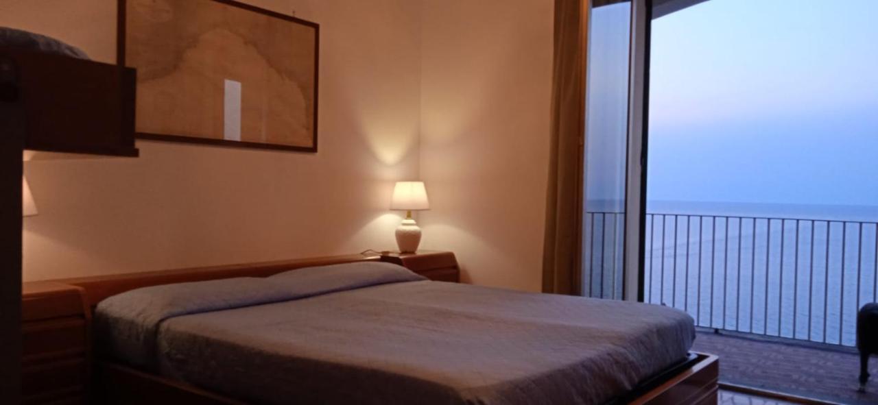 Appartamento Con Super Vista Sul Mare อาเรนซาโน ภายนอก รูปภาพ